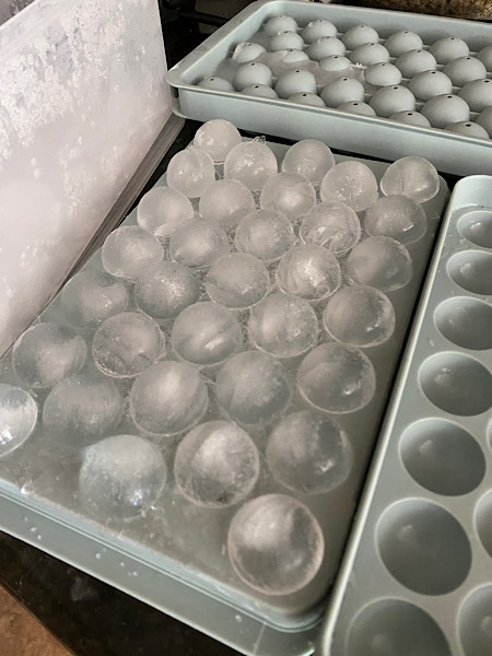 丸い氷の製氷皿を購入。ドリンク作りが楽しくなってきたという話